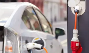 Ile energii potrzeba do ładowania samochodu elektrycznego? Sprawdź koszty i czas