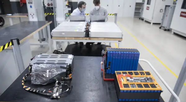 Ile waży bateria do samochodu elektrycznego i jak wpływa na osiągi?