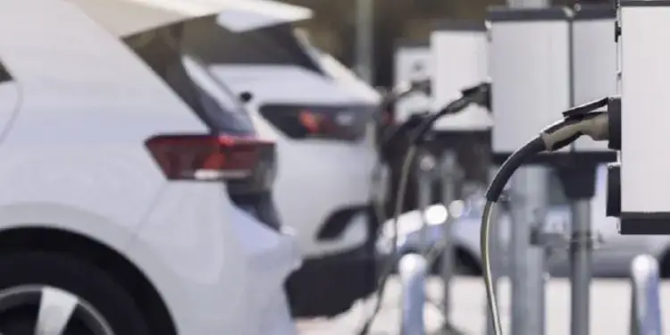 Zdjęcie Ile km przejedzie samochód elektryczny? Zaskakujące fakty o zasięgu