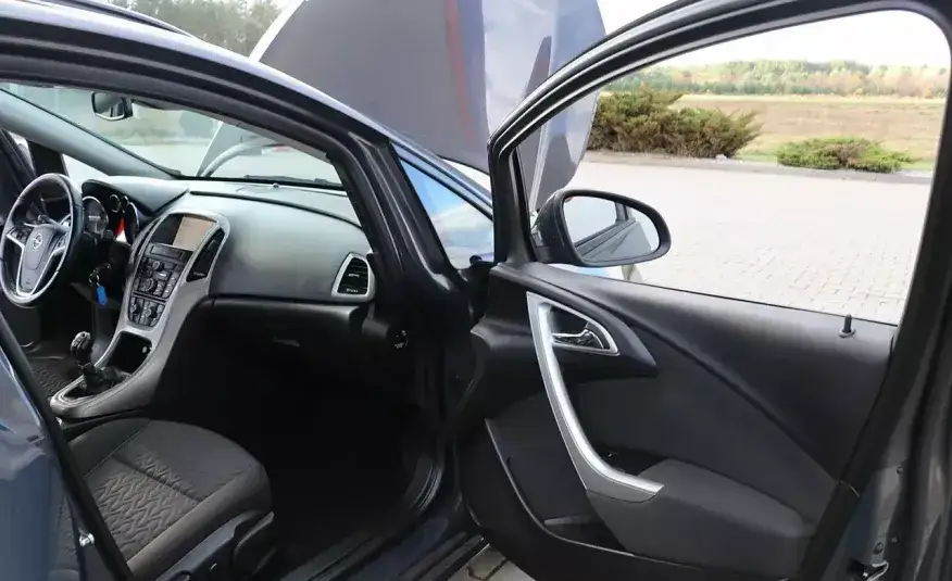 Zdjęcie Jak włączyć podgrzewane fotele w Opel Astra H - proste kroki i porady